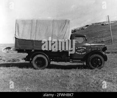 Emplacement référence photo du camion Commer utilisé sur l'île de Barra pendant le tournage de LA GALORE DE WHISKY ! 1949 réalisateur ALEXANDER MACKENDRICK roman Compton Mackenzie scénario Compton Mackenzie et Angus MacPhail producteur Michael Balcon an Ealing Studios production / General film Distributors (GFD) Banque D'Images