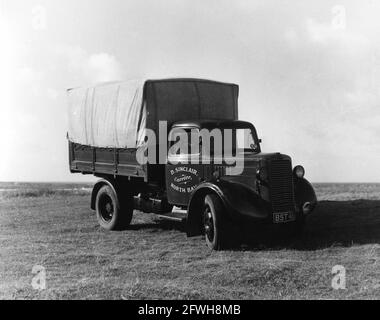 Emplacement référence photo du camion Commer utilisé sur l'île de Barra pendant le tournage de LA GALORE DE WHISKY ! 1949 réalisateur ALEXANDER MACKENDRICK roman Compton Mackenzie scénario Compton Mackenzie et Angus MacPhail producteur Michael Balcon an Ealing Studios production / General film Distributors (GFD) Banque D'Images