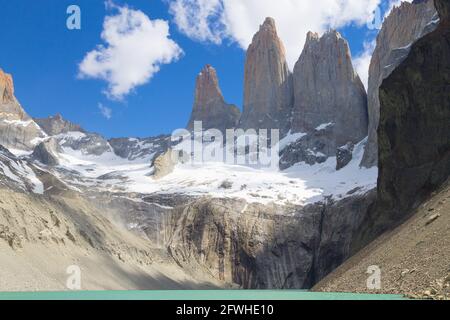 Point de vue de la base de Las Torres, Torres del Paine, Chili. La Patagonie chilienne du paysage. Banque D'Images