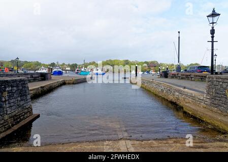 The Quay, Lymington Town, Hampshire, Angleterre, Royaume-Uni. Port de plaisance et terminal de ferry de Lymington au Hampshire au Royaume-Uni - 20 mai 2021 Banque D'Images