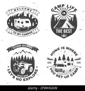 Ensemble de badges de camping. Vecteur. Concept pour chemise ou logo, imprimé, timbre ou tee-shirt. Motif typographique vintage avec quad, tente, montagne, camping-car Illustration de Vecteur