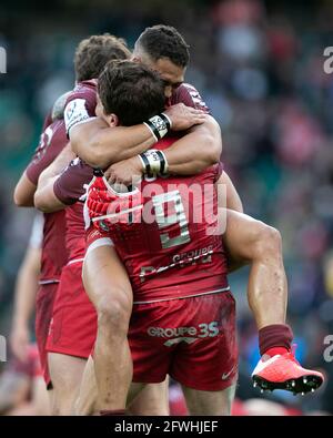 LONDRES, ROYAUME-UNI. 22 MAI : Cheslin Kolbe et Antoine Dupont (c) fêtent les victoires après le match de la coupe des champions d'Europe entre la Rochelle et Toulouse au stade Twickenham, Londres, Angleterre, le samedi 22 mai 2021. (Crédit : Juan Gasparini | ACTUALITÉS MI) crédit : ACTUALITÉS MI et sport /Actualités Alay Live Banque D'Images