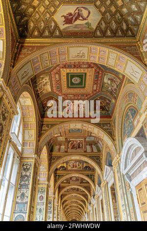 Plafond dans les loggias de Raphaël, créé par l'architecte Giacomo Quarenghi dans les années 1780, Musée de l'Ermitage, Saint-Pétersbourg, Russie Banque D'Images