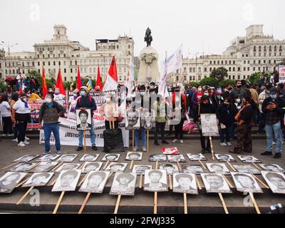 Lima, Pérou. 22 mai 2021. Des milliers de personnes viennent protester contre Keiko Fujimori, l'un des candidats finalistes pour la présidence du Pérou. Le deuxième tour électoral qui élira le prochain président du Pérou, entre les candidats Castillo et Fujimori, aura lieu le 6 juin. Credit: Agence de presse Fotoholica/Alamy Live News Banque D'Images