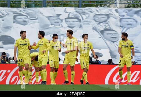 Madrid, Espagne. 22 mai 2021. Les joueurs de Villareal célèbrent pour avoir obtenu leur score lors d'un match de football de la ligue espagnole entre le Real Madrid et le Villareal CF à Madrid, Espagne, le 22 mai 2021. Crédit: Pablo Morano/Xinhua/Alay Live News Banque D'Images