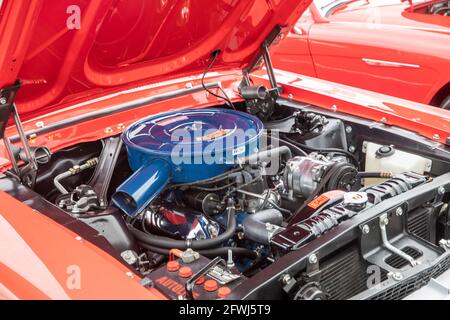 1967 Ford Mustang voiture automobile vue du moteur dans cette voiture de muscle américain, Sydney classique de voiture show, Australie Banque D'Images