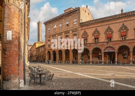 Piazza Santo Stefano dans la vieille ville de Bologne, Émilie-Romagne, Italie Banque D'Images