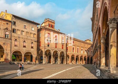 Piazza Santo Stefano dans la vieille ville de Bologne, Émilie-Romagne, Italie Banque D'Images