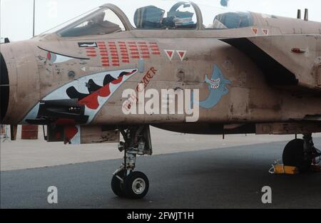 Un RAF Panavia Tornado GR1 dans le camouflage rose du désert sur exposition statique à la 1991 Mildenhall Air Fete. Banque D'Images