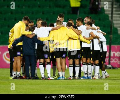 23 mai 2021 ; HBF Park, Perth, Australie occidentale, Australie ; A League football, Perth Glory versus MacArthur ; les joueurs de MacArthur se mettent en route avant le début du match contre Perth Glory Banque D'Images
