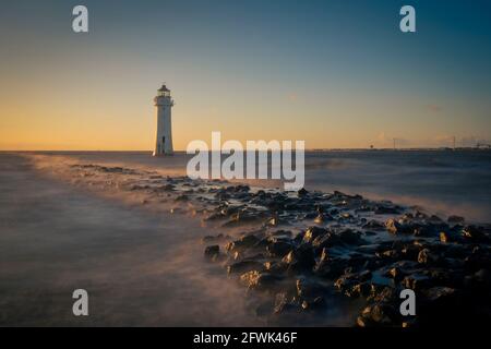 Phare de Perch Rock au coucher du soleil, New Brighton, Wirral, Merseyside Banque D'Images