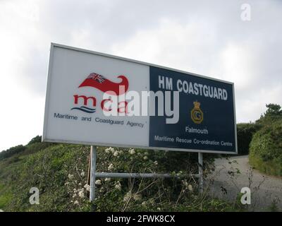 MCA Maritime et HM agence de garde côtière Falmouth signe. Port Pendennis. Chemin de la côte sud-ouest. Péninsule de lézard. Cornouailles. Pays de l'Ouest. Angleterre. ROYAUME-UNI Banque D'Images