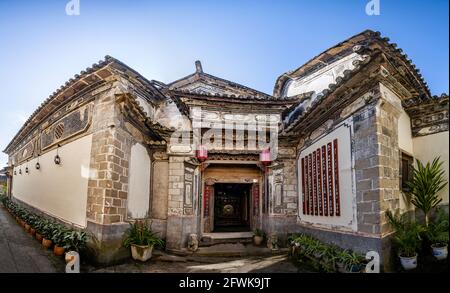 Tengchong dans la province du yunnan, porte de la cour familiale luo yee lee de l'ancienne ville Banque D'Images