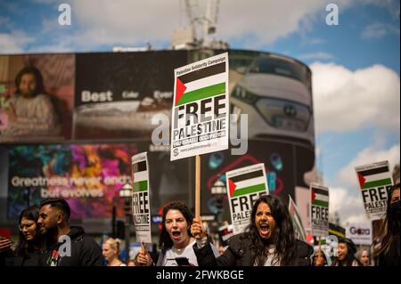 Les manifestants à la démonstration nationale pour la Palestine qui s'est tenue à Londres le 22 mars 2021, #FreePalestione, Londres, Royaume-Uni Banque D'Images