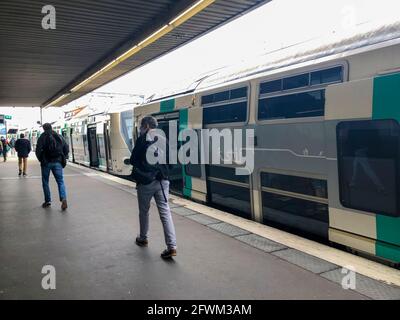 Saint-Maur-Créteil, France, banlieue parisienne, personnes à l'intérieur de la station de métro RER SNCFStation, intérieurs des métros, trains de banlieue Banque D'Images