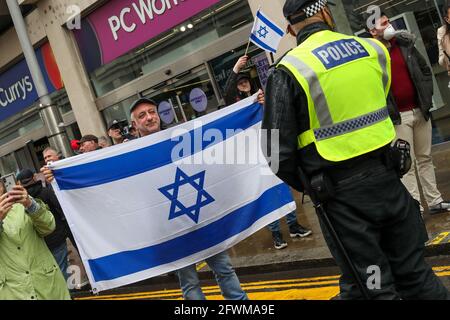 Londres, Royaume-Uni. 11 mai 2021. LONDRES, ROYAUME-UNI. 23 MAI. Manifestation Pro Israel devant l'ambassade israélienne à Londres le dimanche 23 mai 2021 (Credit: Lucy North | MI News) Credit: MI News & Sport /Alay Live News Credit: MI News & Sport /Alay Live News Banque D'Images