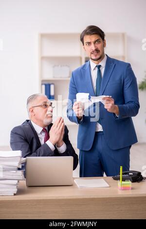 Deux employés dans le concept de licenciement Banque D'Images