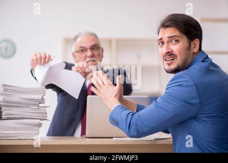 Deux employés dans le concept de licenciement Banque D'Images