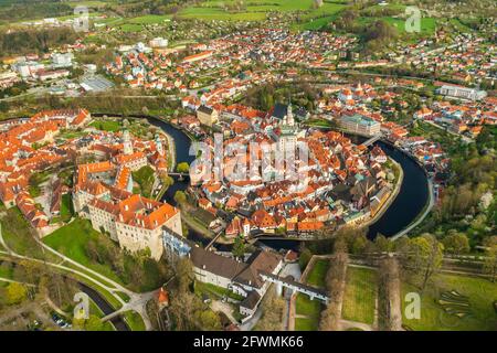 Vue imprenable sur la vieille ville de Cesky Krumlov et la rivière Vltava, République tchèque Banque D'Images