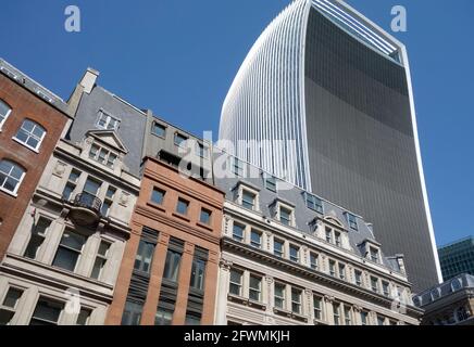 Paysage urbain de Londres avec le bâtiment Walkie - Talkie également connu sous le nom de 30 Fenchurch Street. Londres, Royaume-Uni. Banque D'Images