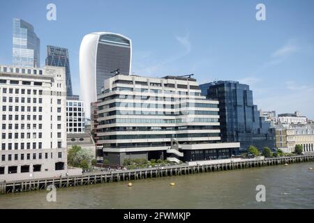 Paysage urbain de Londres avec le bâtiment Walkie - Talkie également connu sous le nom de 30 Fenchurch Street. Londres, Royaume-Uni. Banque D'Images