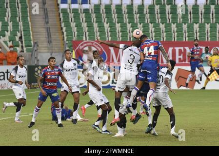 Fortaleza, Brésil. 23 mai 2021. Titi e Messias durante partida entre Fortaleza x Ceará 'Clássico Rei', partida válida da final 'Jogo único' do Campeonato Cearense na tarde deste domingo (23) na Arena Castelão. Crédit: SPP Sport presse photo. /Alamy Live News Banque D'Images