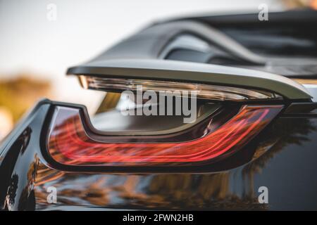 Roadster BMW i8 avec emballage vert mat Banque D'Images