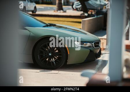 Roadster BMW i8 avec emballage vert mat Banque D'Images