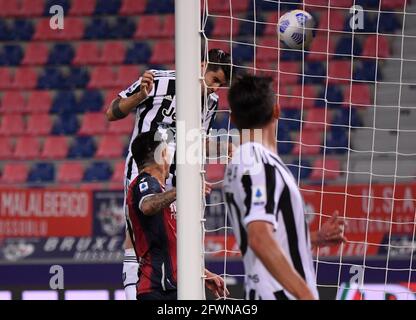 Bologne, Italie. 23 mai 2021. Alvaro Morata de Juventus marque son but lors d'un match de football série A entre Bologne et Juventus à Bologne, Italie, le 23 mai 2021. Credit: Federico Tardito/Xinhua/Alamy Live News Banque D'Images