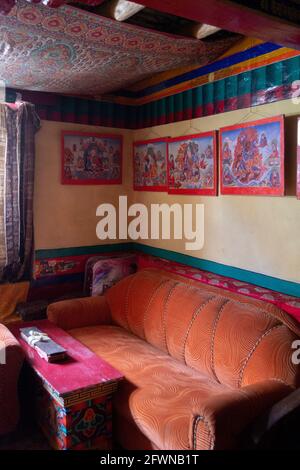 Zanskar, Inde. Intérieur du temple bouddhiste. Banque D'Images