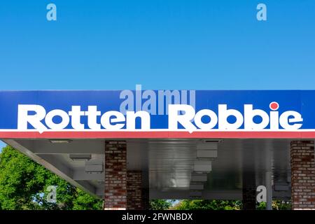 Rotten Robbie signe, logo à la station de ravitaillement en gaz lieu - San Jose, Californie, États-Unis - 2021 Banque D'Images