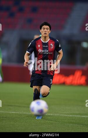Bologne, Italie. 23 mai 2021. Takehiro Tomiyasu (Bologne) lors du match italien 'erie A' entre l'ologna 1-4 Juventus au stade Renato Dall Ara le 23 mai 2021 à Bologne, Italie. Credit: Maurizio Borsari/AFLO/Alay Live News Banque D'Images
