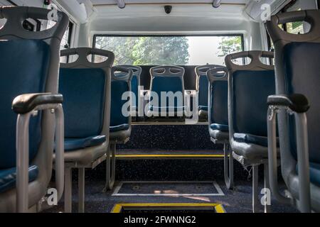 Arrière et intérieur de l'emblématique bus B.E.S.T. de Mumbai, Inde Banque D'Images