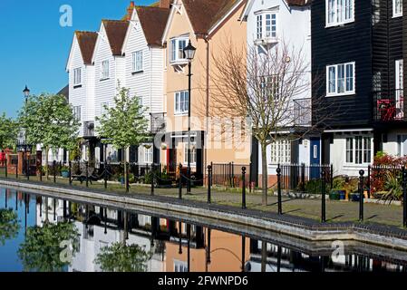 Dockside maisons et appartements à Wivenhoe, Essex, Angleterre Royaume-Uni Banque D'Images