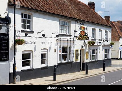 The Rose & Crown - un pub de Wetherspoon - sur High Street, Maldon, Essex, Angleterre Banque D'Images