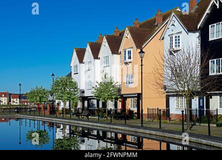 Dockside maisons et appartements à Wivenhoe, Essex, Angleterre Royaume-Uni Banque D'Images