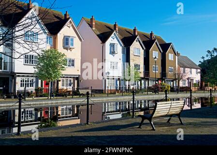 Dockside maisons et appartements à Wivenhoe, Essex, Angleterre Royaume-Uni Banque D'Images