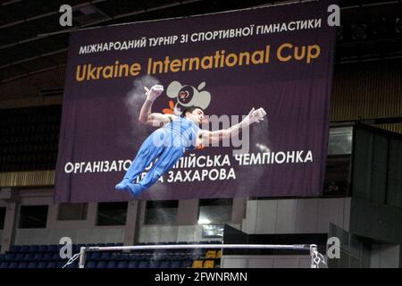 KIEV, UKRAINE - 23 MAI 2021 - un athlète se produit lors de la coupe internationale d'Ukraine 2021, la 19e édition du tournoi international de gymnastique artistique, Kiev, capitale de l'Ukraine. Credit: UKRINFORM/Alamy Live News Banque D'Images