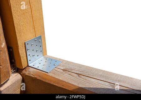 coin métallique pour poutre en bois dans la construction de maison Banque D'Images