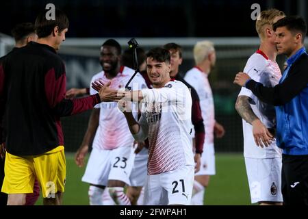 BERGAME, ITALIE - 23 MAI : Brahim Diaz de l'AC Milan célèbre après s'être qualifié pour la Ligue des Champions lors du match entre Atalanta Bergam Banque D'Images