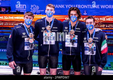 BUDAPEST, HONGRIE - MAI 23 : Thomas Ceccon, Nicolo Martinenghi, Federico Burdisso, Alessandro Miressi d'Italie, vainqueur de la médaille de bronze en compétition au Th Banque D'Images