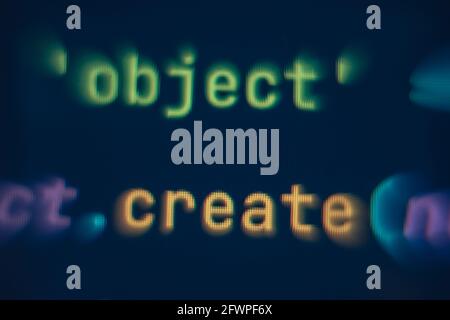 Conception de concept d'écrans. Flux d'informations sur le cloud. Résumé de la technologie. Concept Java Software Engineer. Données codées sur le moniteur. Python binaire c Banque D'Images