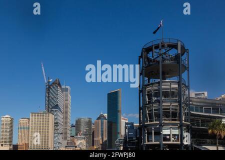 The Overseas Passenger terminal, The Rocks, Sydney, Australie. Entouré de skieurs. Banque D'Images