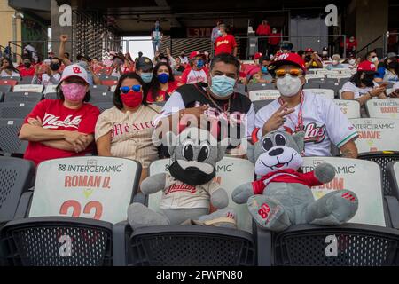 Mexico, Mexique. 23 mai 2021. MEXICO, MEXIQUE - MAI 23 : fans de Diablos Rojos du Mexique pendant le match entre Aguilas de Veracruz et Diablos Rojos dans le cadre de la Ligue mexicaine de baseball 2021 au stade Alfredo Harp Helu, le 23 mai 2021 à Mexico. (Photo d'Eyepix/Sipa USA) crédit: SIPA USA/Alay Live News Banque D'Images