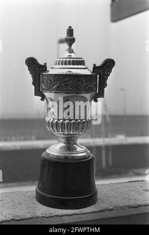 Demain, les premières compétitions de patinage pour la coupe du monde ISSL pour professionnels se tiendront sur la patinoire de Uithof à la Haye, la coupe du monde ISSL, 5 janvier 1973, BEKERS, SCHATSEN, Patinoires, sports, pays-Bas, agence de presse du XXe siècle photo, news to remember, documentaire, photographie historique 1945-1990, histoires visuelles, L'histoire humaine du XXe siècle, immortaliser des moments dans le temps Banque D'Images