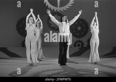 Mountieshow, AVRO Television: Peter Gordeno Dancers, 6 octobre 1971, pays-Bas, agence de presse du XXe siècle photo, news to Remember, documentaire, photographie historique 1945-1990, histoires visuelles, L'histoire humaine du XXe siècle, immortaliser des moments dans le temps Banque D'Images