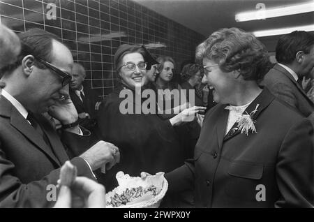 M. H. W. van Hylkema, directeur principal protection de l'enfance au ministère de la Justice ouvre un nouveau bâtiment Conseil de protection de l'enfance, 28 novembre 1969, directeurs, bâtiments, Ouvertures, pays-Bas, Agence de presse du XXe siècle photo, nouvelles à retenir, documentaire, photographie historique 1945-1990, histoires visuelles, L'histoire humaine du XXe siècle, immortaliser des moments dans le temps Banque D'Images