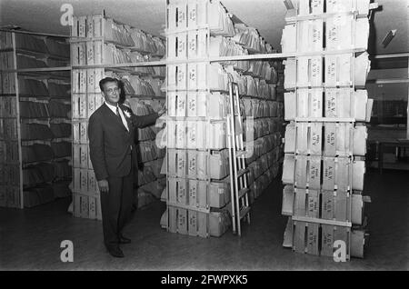 M. H. W. van Hylkema, directeur principal de la protection de l'enfance au ministère de la Justice ouvre un nouveau bâtiment Conseil de la protection de l'enfance, 28 novembre 1969, archives, directeurs, Bâtiments, ouvertures, pays-Bas, Agence de presse du XXe siècle photo, nouvelles à retenir, documentaire, photographie historique 1945-1990, histoires visuelles, L'histoire humaine du XXe siècle, immortaliser des moments dans le temps Banque D'Images