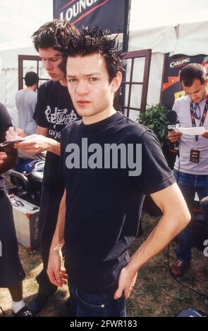 Deryck Whibley of Sum 41 au Reading Festival 2002, Reading, Berkshire, Angleterre, Royaume-Uni. Banque D'Images