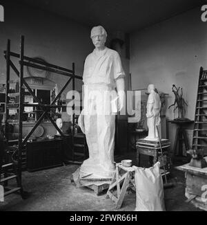 Statue d'Albert Schweitzer pour le Deventer par Pieter de Monchy, 14 mai 1974, statues, pays-Bas, agence de presse du xxe siècle photo, nouvelles à retenir, documentaire, photographie historique 1945-1990, histoires visuelles, L'histoire humaine du XXe siècle, immortaliser des moments dans le temps Banque D'Images
